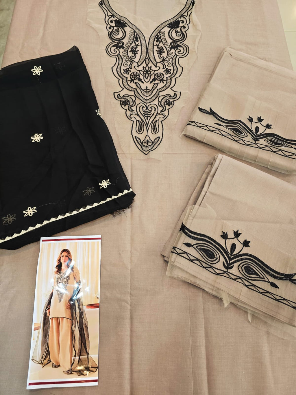 ZW-10041 Embroidered Lawn 3 Piece Summer Suit By ZeeWear