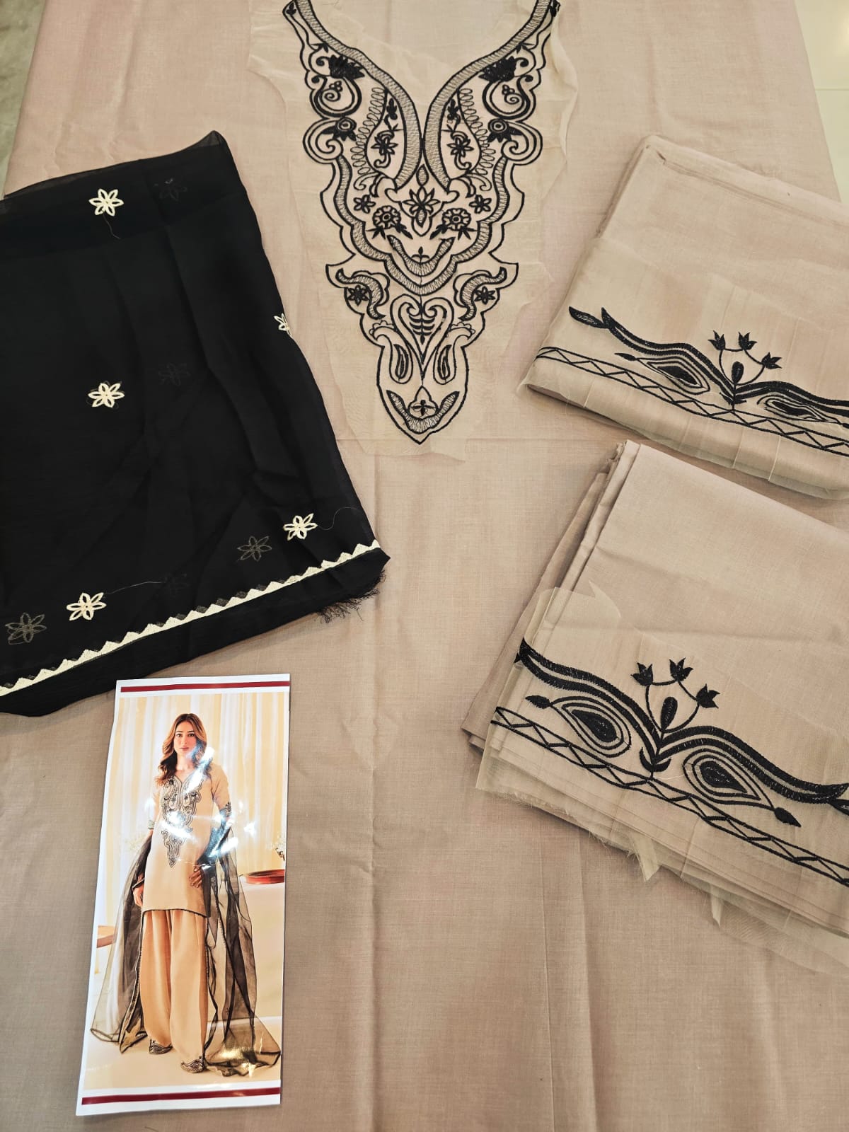 ZW-10041 Embroidered Lawn 3 Piece Summer Suit By ZeeWear