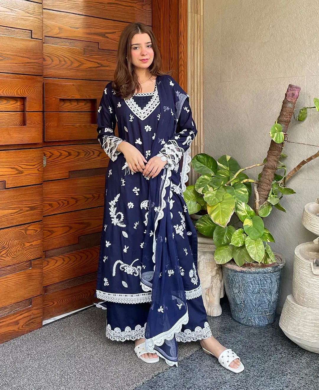 ZW-10046 Premium Embroidered Lawn Cotton 3 Piece Suit By ZeeWear