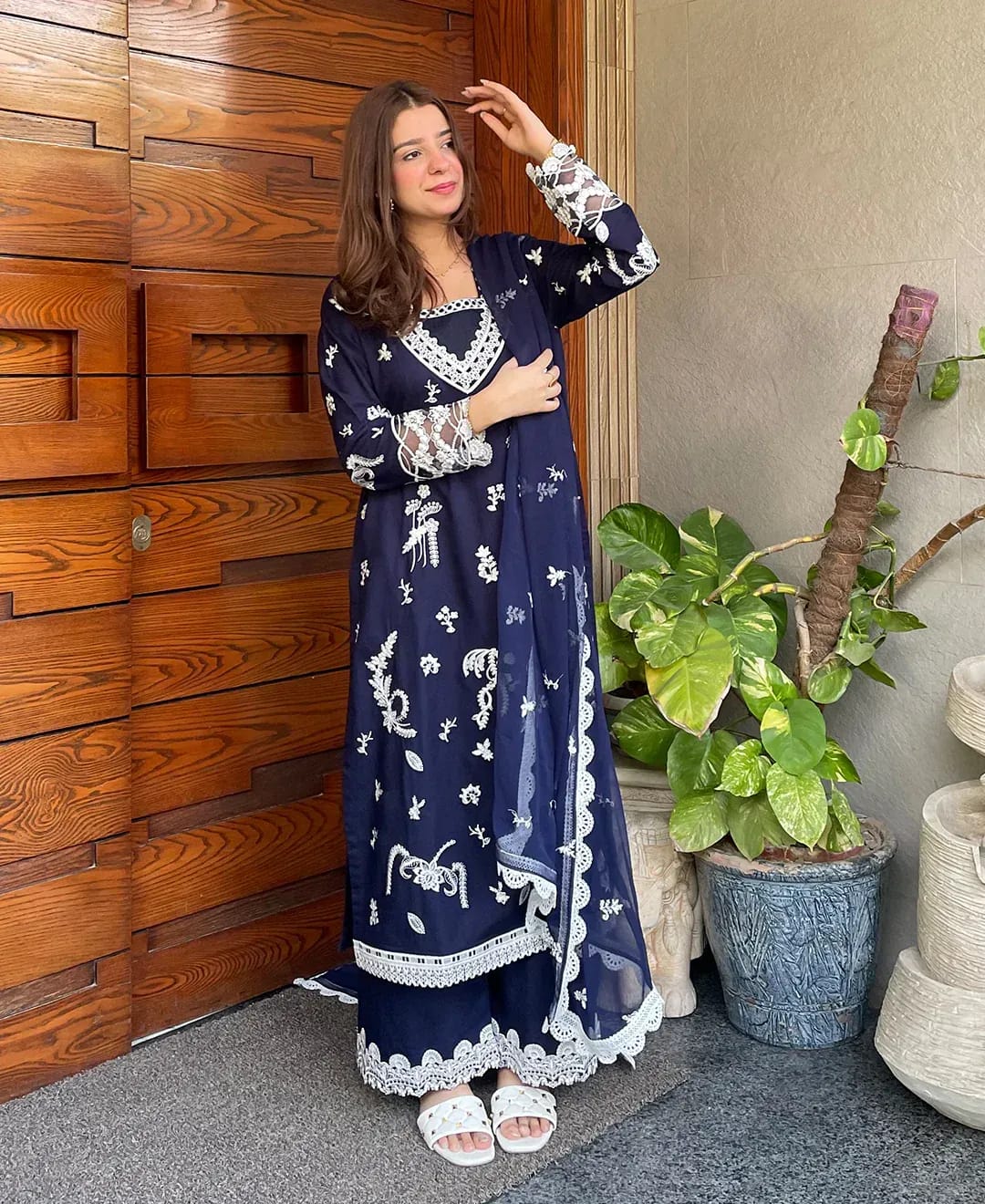 ZW-10046 Premium Embroidered Lawn Cotton 3 Piece Suit By ZeeWear