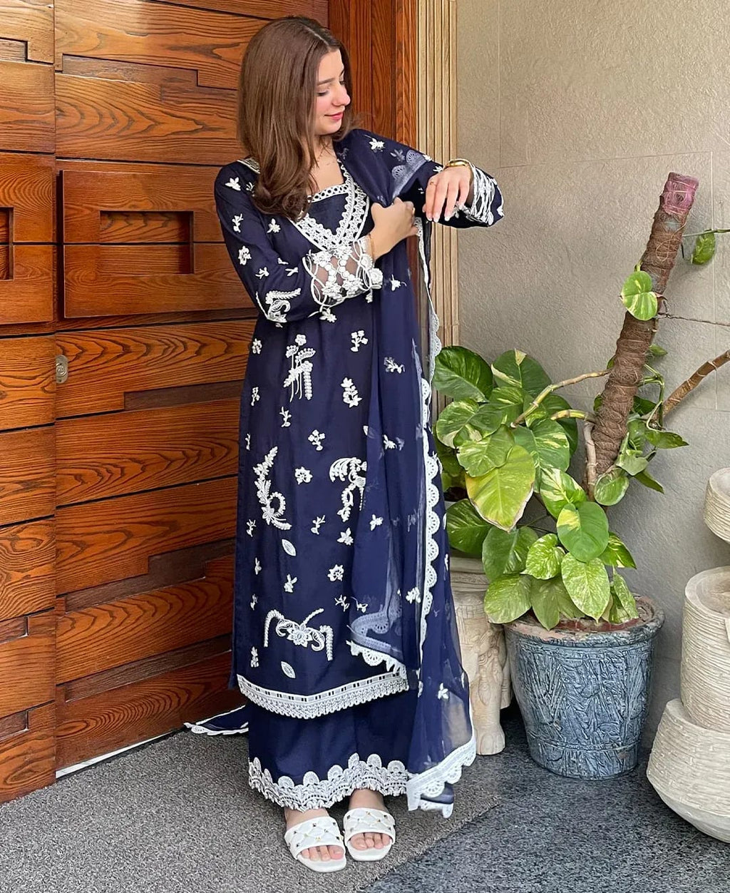 ZW-10046 Premium Embroidered Lawn Cotton 3 Piece Suit By ZeeWear